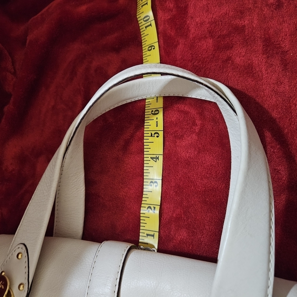 Michael Kors White Berkley Shoulder Bag - Picture 12 of 16